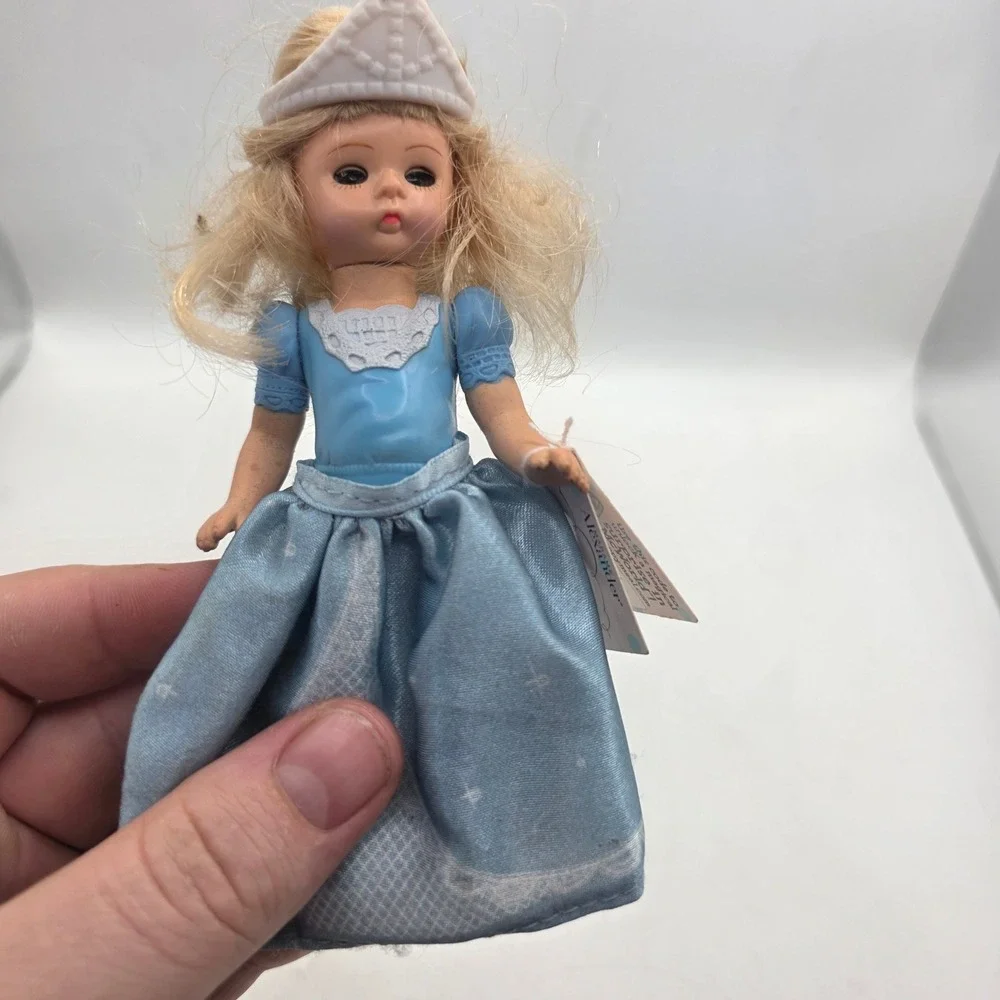 2010 Madame Alexander Cinderella Doll McDonald's Happy Meal 5